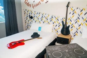 Habitaciones temáticas Ibis Styles Mérida - fotografía comercial