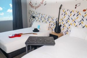 Habitaciones temáticas Ibis Styles Mérida - fotografía comercial