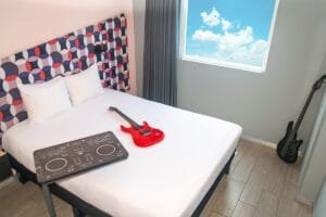 Habitaciones temáticas Ibis Styles Mérida - fotografía comercial