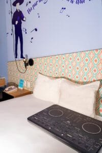 Habitaciones tematicas Ibis Styles Mérida - fotografía comercial