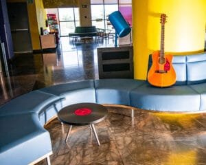 Lobby Ibis Styles Mérida - fotografía comercial